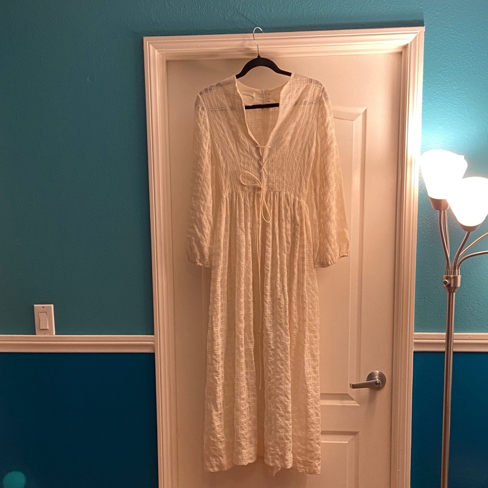 Elegant Cream Long Sleeve Dress
